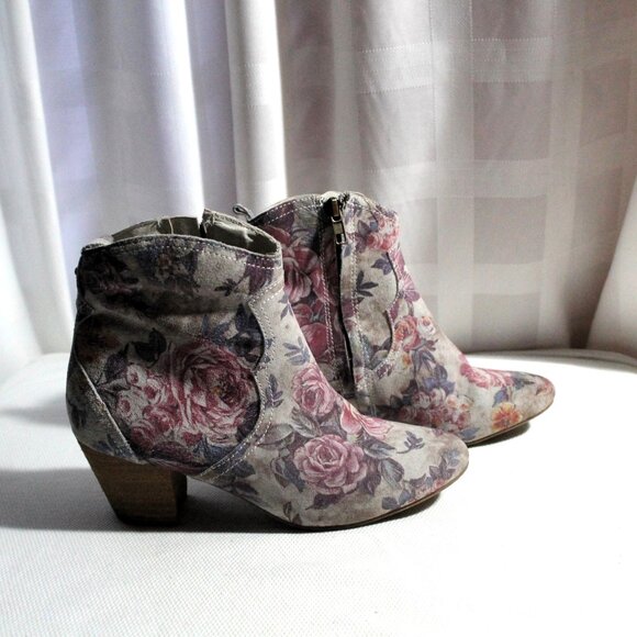 Sbicca Vintage Collection "Petunia" Suede Heeled Ankle Boots, Size 7 - Picture 1 of 10